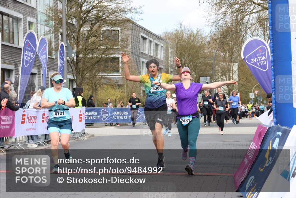 12.04.2026 - 45. Internationalen Wilhelmsburger Insellauf Strokosch-Dieckow http://msf.ph/oto/9484992 12.04.2026 13:20:46 Ziel 2431, 4121, 5308 meine-sportfotos.de