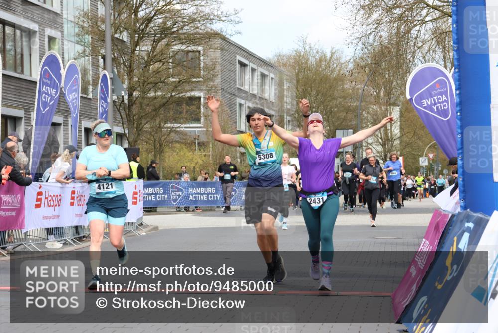 12.04.2026 - 45. Internationalen Wilhelmsburger Insellauf Strokosch-Dieckow http://msf.ph/oto/9485000 12.04.2026 13:20:46 Ziel 2431, 4121, 5308 meine-sportfotos.de