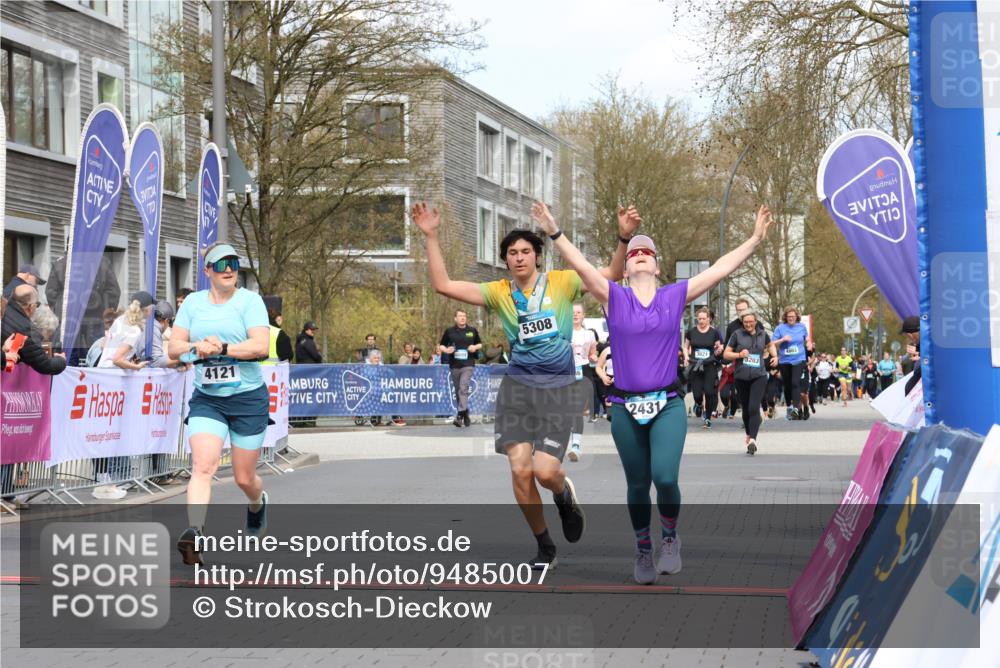 12.04.2026 - 45. Internationalen Wilhelmsburger Insellauf Strokosch-Dieckow http://msf.ph/oto/9485007 12.04.2026 13:20:46 Ziel 2431, 4121, 5308 meine-sportfotos.de