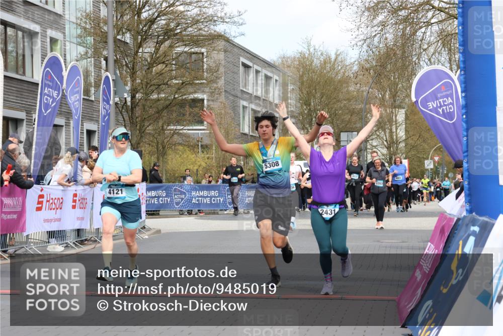12.04.2026 - 45. Internationalen Wilhelmsburger Insellauf Strokosch-Dieckow http://msf.ph/oto/9485019 12.04.2026 13:20:46 Ziel 2431, 4121, 5308 meine-sportfotos.de