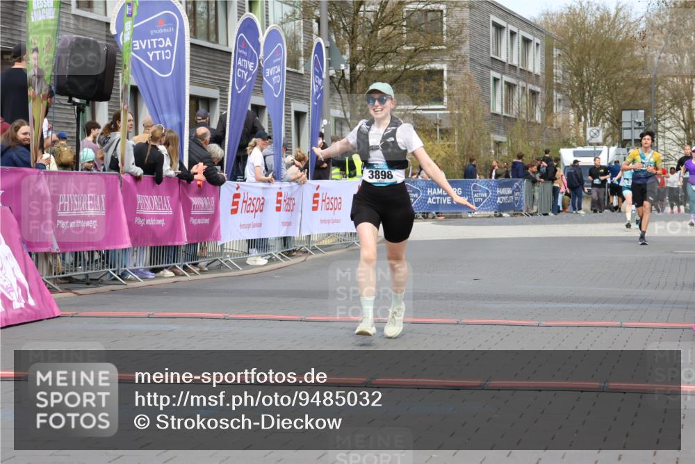 12.04.2026 - 45. Internationalen Wilhelmsburger Insellauf Strokosch-Dieckow http://msf.ph/oto/9485032 12.04.2026 13:20:41 Ziel 3898 meine-sportfotos.de