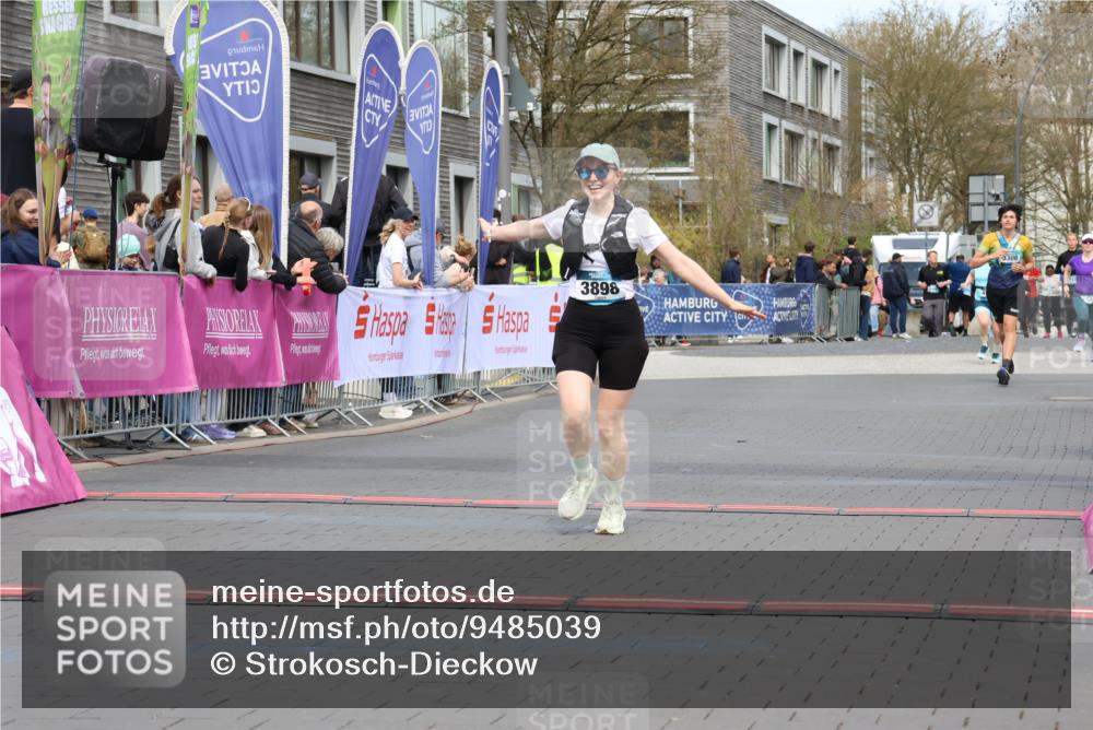 12.04.2026 - 45. Internationalen Wilhelmsburger Insellauf Strokosch-Dieckow http://msf.ph/oto/9485039 12.04.2026 13:20:40 Ziel 3898 meine-sportfotos.de