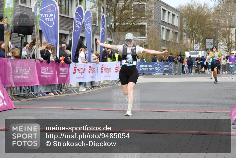 12.04.2026 - 45. Internationalen Wilhelmsburger Insellauf Strokosch-Dieckow http://msf.ph/oto/9485054 12.04.2026 13:20:40 Ziel 3898 meine-sportfotos.de