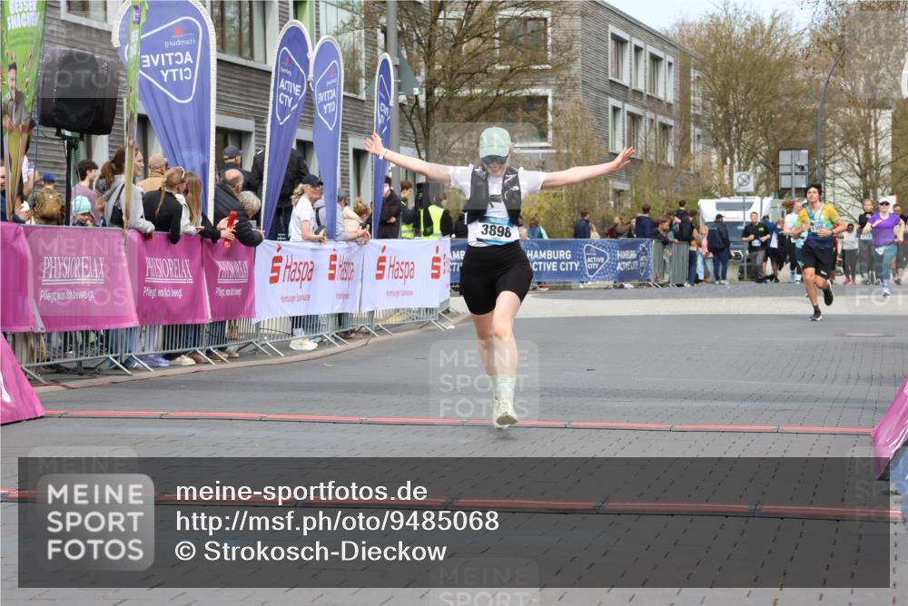 12.04.2026 - 45. Internationalen Wilhelmsburger Insellauf Strokosch-Dieckow http://msf.ph/oto/9485068 12.04.2026 13:20:40 Ziel 3898 meine-sportfotos.de