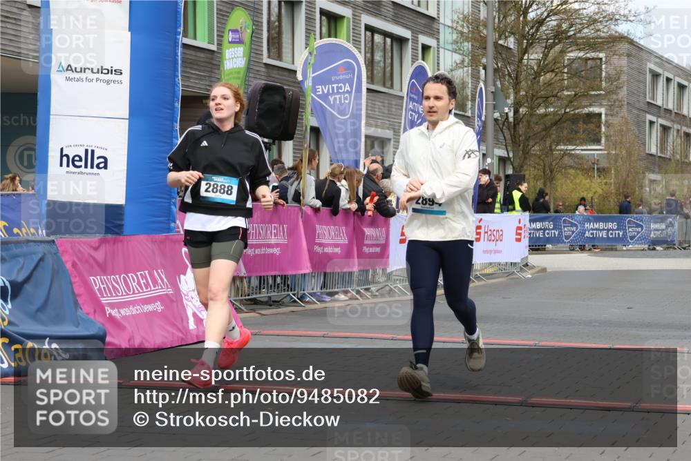 12.04.2026 - 45. Internationalen Wilhelmsburger Insellauf Strokosch-Dieckow http://msf.ph/oto/9485082 12.04.2026 13:20:36 Ziel 3448, 3449, 2894, 2888, 3898 meine-sportfotos.de