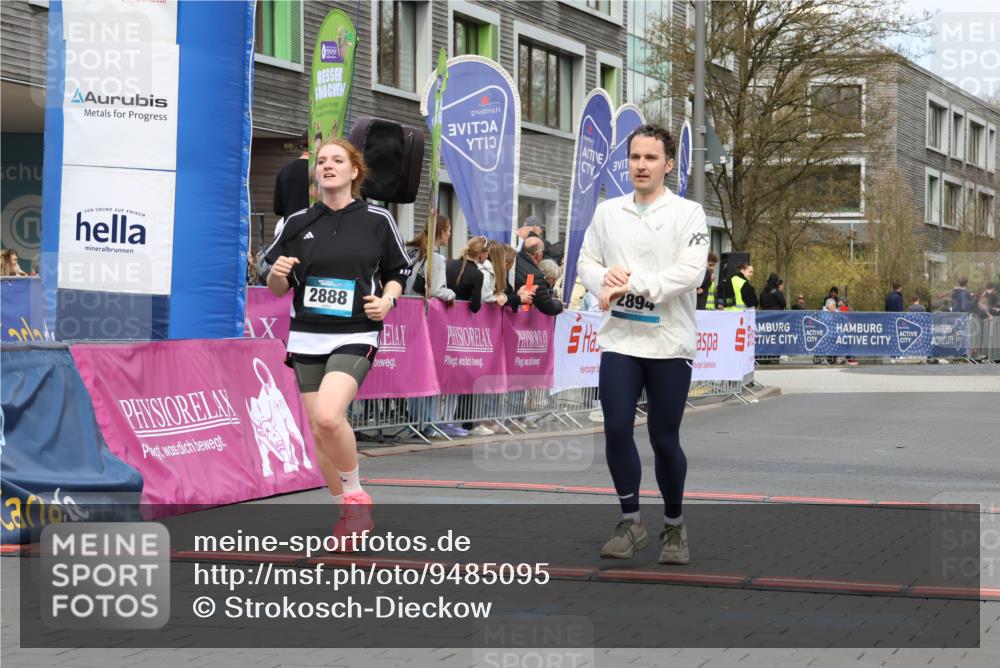 12.04.2026 - 45. Internationalen Wilhelmsburger Insellauf Strokosch-Dieckow http://msf.ph/oto/9485095 12.04.2026 13:20:36 Ziel 3448, 3449, 2894, 2888, 3898 meine-sportfotos.de