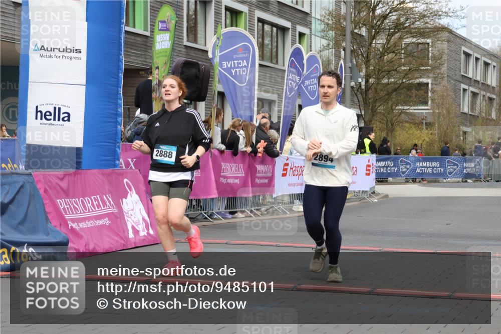 12.04.2026 - 45. Internationalen Wilhelmsburger Insellauf Strokosch-Dieckow http://msf.ph/oto/9485101 12.04.2026 13:20:36 Ziel 3448, 3449, 2894, 2888, 3898 meine-sportfotos.de