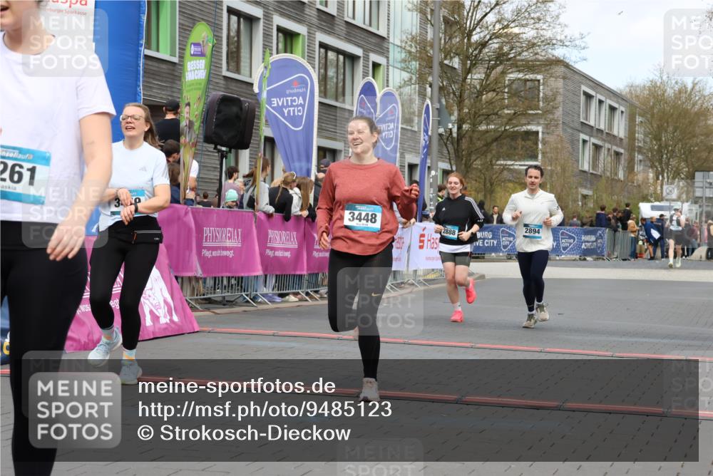 12.04.2026 - 45. Internationalen Wilhelmsburger Insellauf Strokosch-Dieckow http://msf.ph/oto/9485123 12.04.2026 13:20:33 Ziel 3448, 3449, 2894, 2888 meine-sportfotos.de