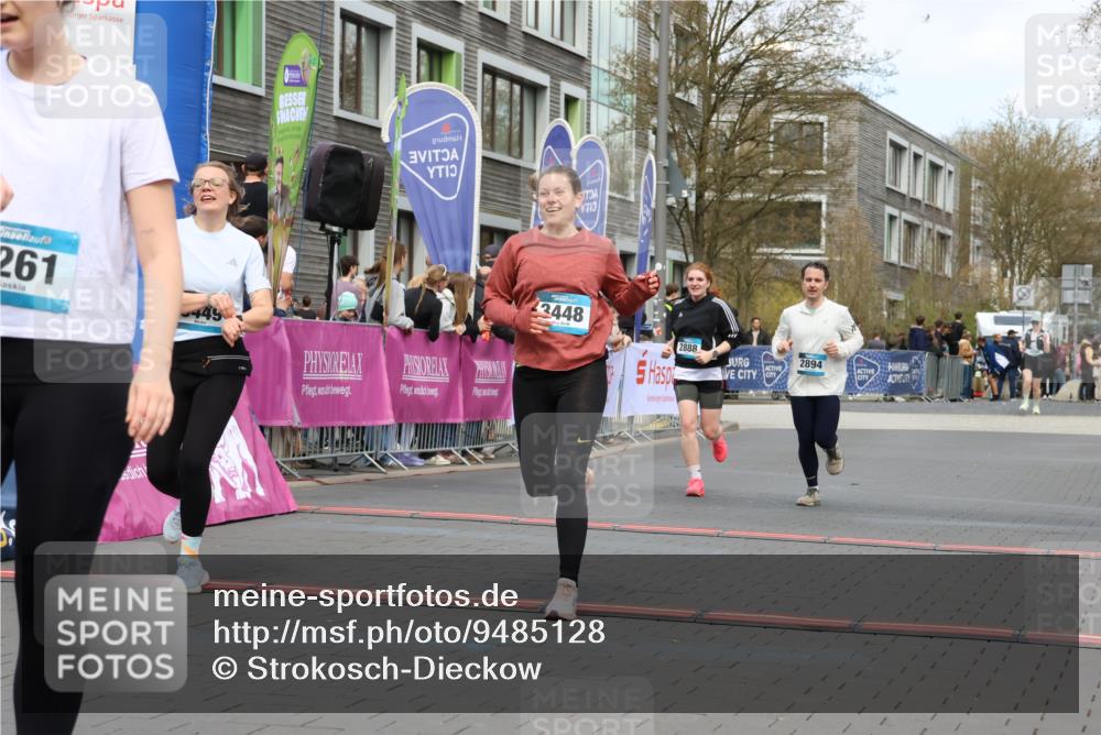 12.04.2026 - 45. Internationalen Wilhelmsburger Insellauf Strokosch-Dieckow http://msf.ph/oto/9485128 12.04.2026 13:20:33 Ziel 3448, 3449, 2894, 2888 meine-sportfotos.de