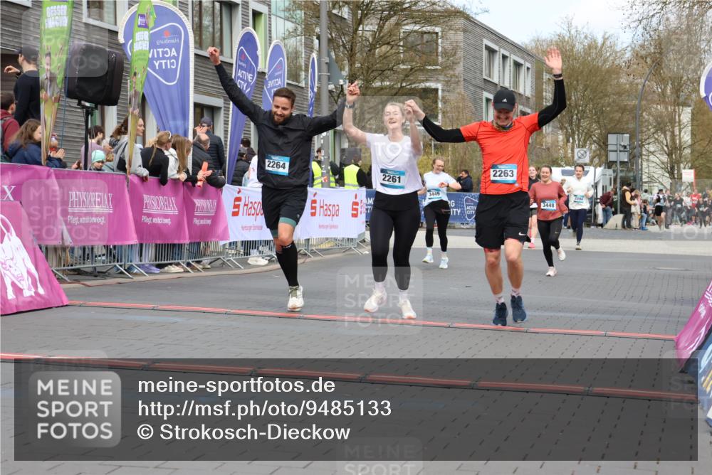 12.04.2026 - 45. Internationalen Wilhelmsburger Insellauf Strokosch-Dieckow http://msf.ph/oto/9485133 12.04.2026 13:20:28 Ziel 2261, 2264, 3448, 3449 meine-sportfotos.de