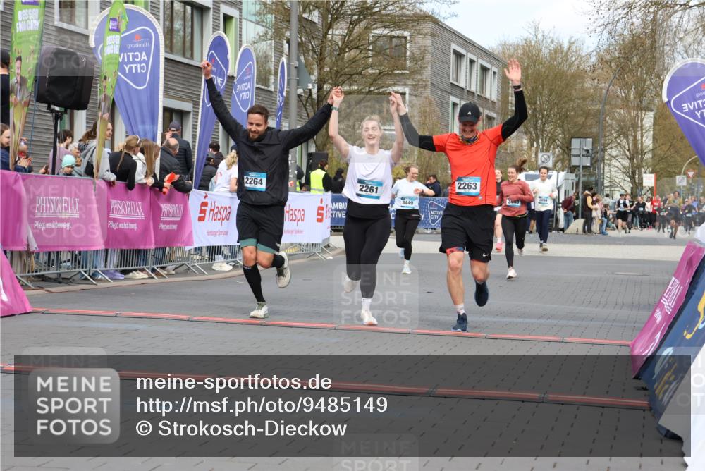 12.04.2026 - 45. Internationalen Wilhelmsburger Insellauf Strokosch-Dieckow http://msf.ph/oto/9485149 12.04.2026 13:20:28 Ziel 2261, 2264, 3448, 3449 meine-sportfotos.de