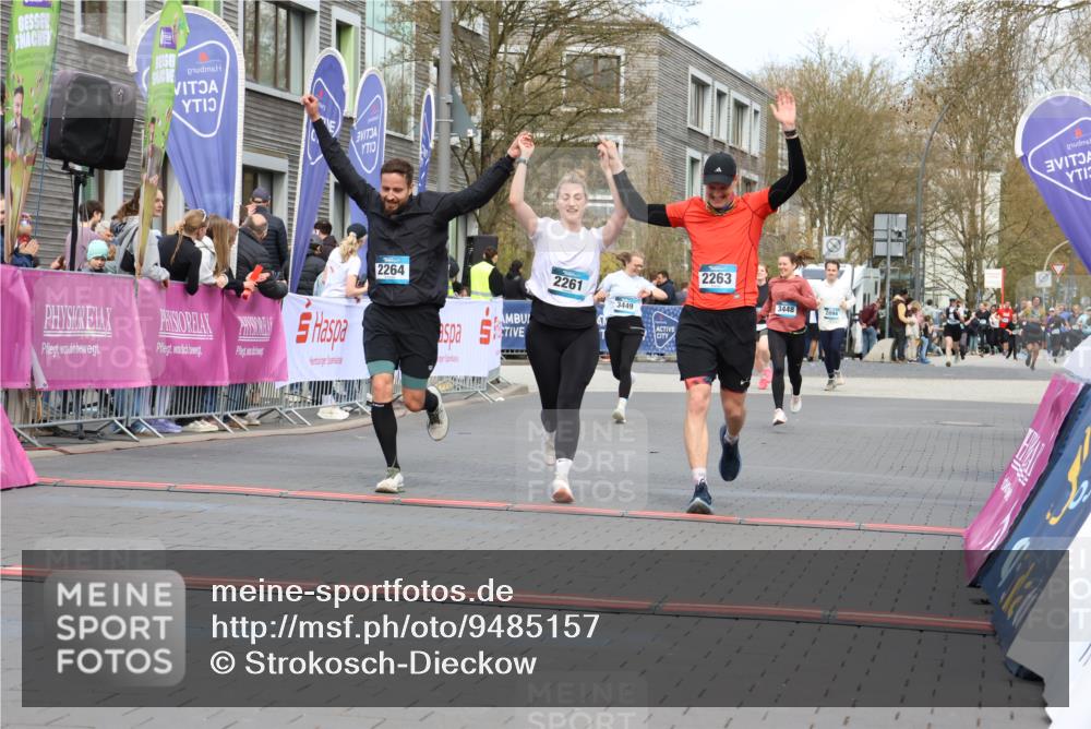 12.04.2026 - 45. Internationalen Wilhelmsburger Insellauf Strokosch-Dieckow http://msf.ph/oto/9485157 12.04.2026 13:20:28 Ziel 2261, 2264, 3448, 3449 meine-sportfotos.de