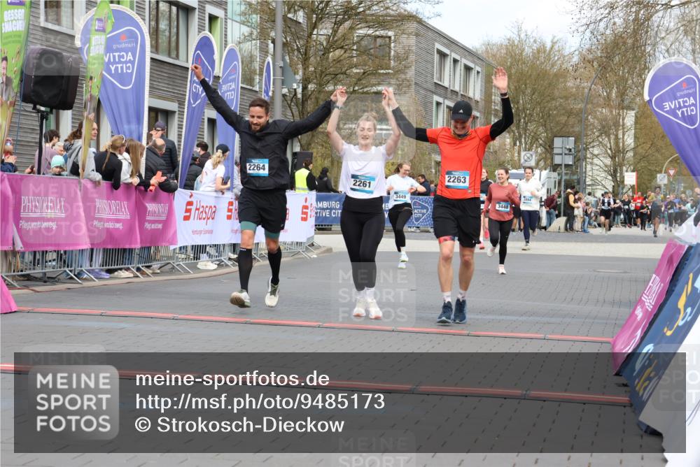 12.04.2026 - 45. Internationalen Wilhelmsburger Insellauf Strokosch-Dieckow http://msf.ph/oto/9485173 12.04.2026 13:20:27 Ziel 2261, 2264 meine-sportfotos.de