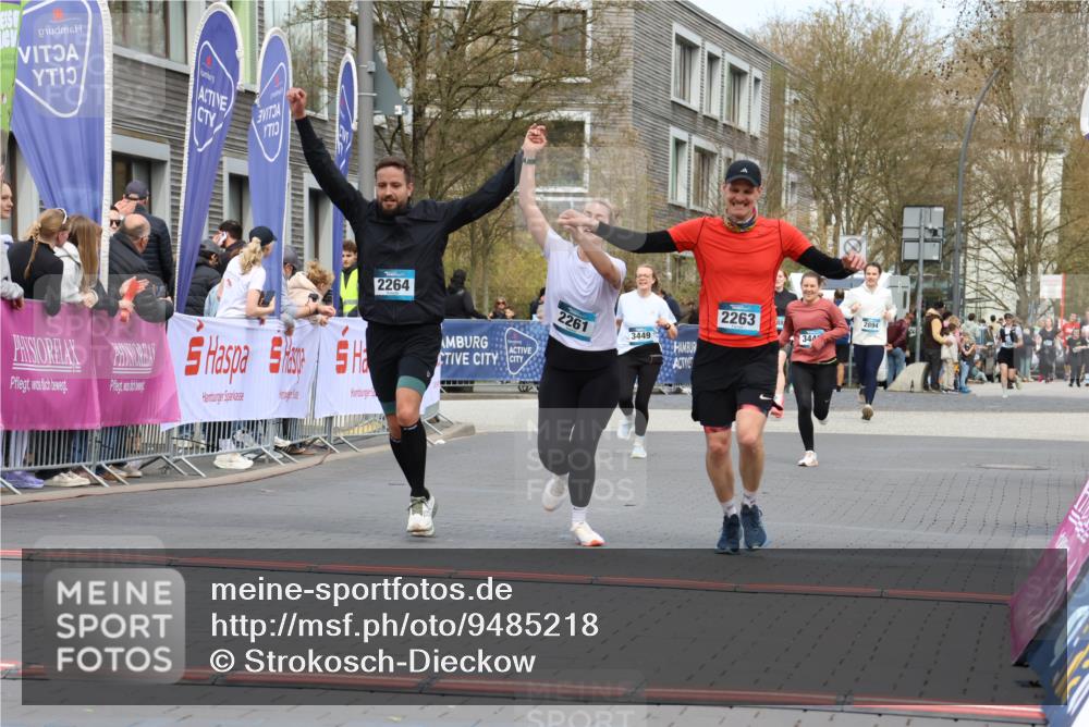 12.04.2026 - 45. Internationalen Wilhelmsburger Insellauf Strokosch-Dieckow http://msf.ph/oto/9485218 12.04.2026 13:20:27 Ziel 2261, 2264 meine-sportfotos.de