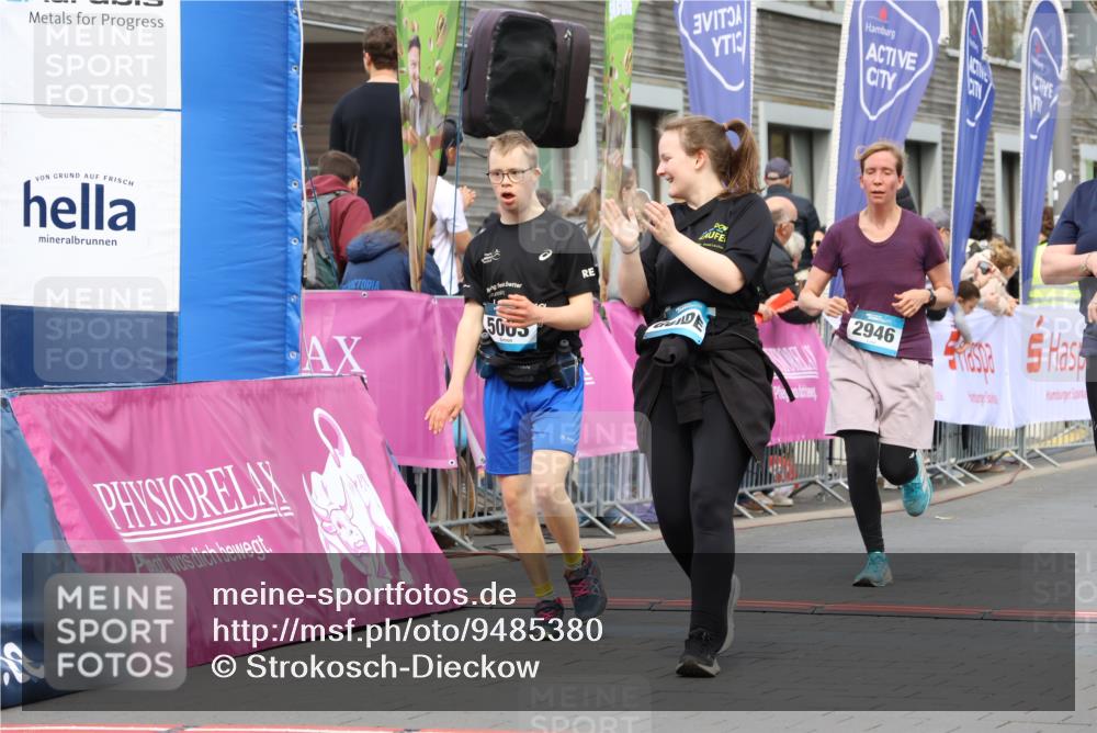 12.04.2026 - 45. Internationalen Wilhelmsburger Insellauf Strokosch-Dieckow http://msf.ph/oto/9485380 12.04.2026 13:20:14 Ziel 5003, 3857, 2946, 4905, 4274, 2534 meine-sportfotos.de