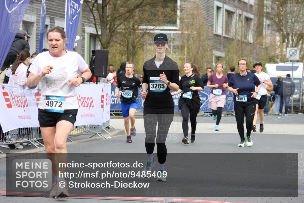 12.04.2026 - 45. Internationalen Wilhelmsburger Insellauf Strokosch-Dieckow http://msf.ph/oto/9485409 12.04.2026 13:20:07 Ziel 2799, 4972, 3265 meine-sportfotos.de