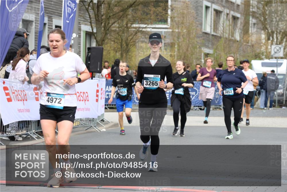 12.04.2026 - 45. Internationalen Wilhelmsburger Insellauf Strokosch-Dieckow http://msf.ph/oto/9485416 12.04.2026 13:20:07 Ziel 2799, 4972, 3265 meine-sportfotos.de