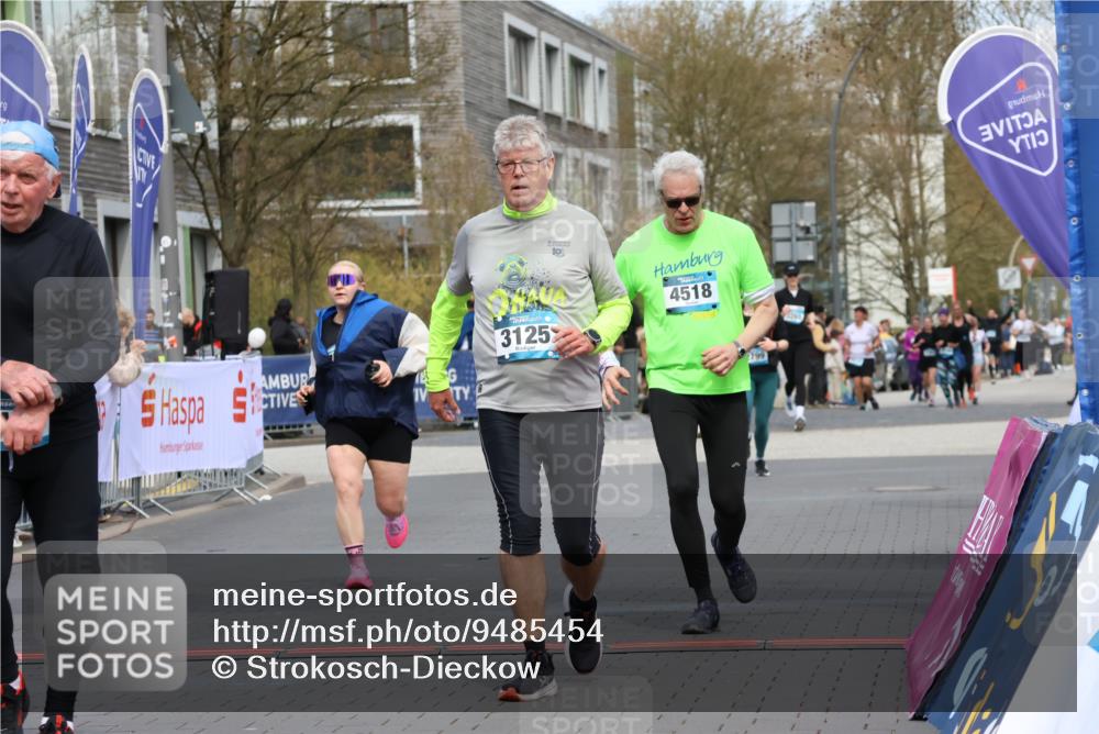 12.04.2026 - 45. Internationalen Wilhelmsburger Insellauf Strokosch-Dieckow http://msf.ph/oto/9485454 12.04.2026 13:19:59 Ziel 3193, 4469, 5327, 3125, 4518, 5778, 2799 meine-sportfotos.de