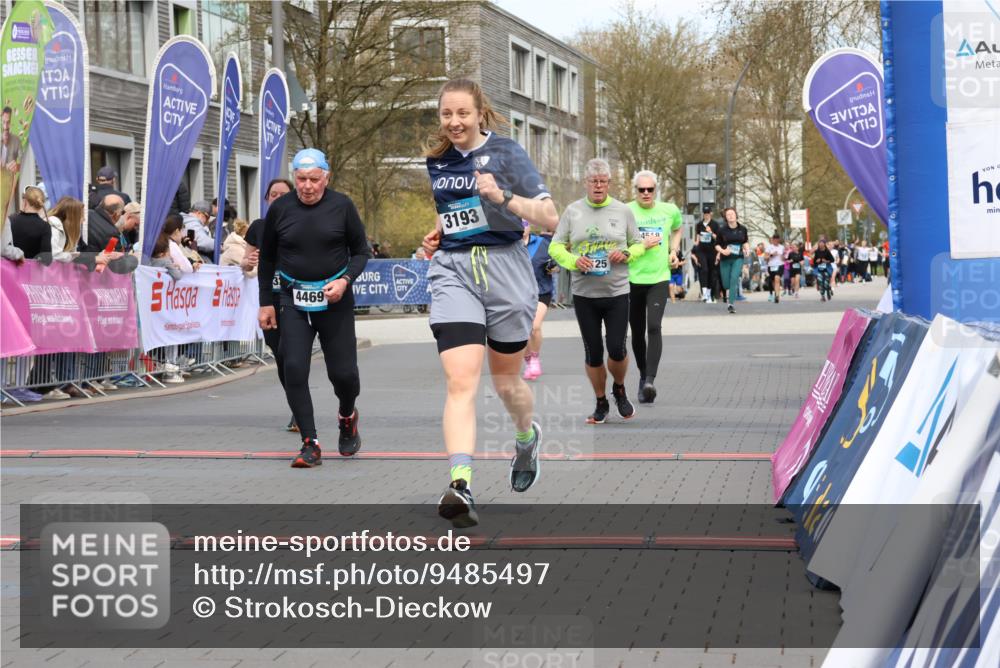 12.04.2026 - 45. Internationalen Wilhelmsburger Insellauf Strokosch-Dieckow http://msf.ph/oto/9485497 12.04.2026 13:19:57 Ziel 4984, 3927, 3193, 4469, 5327, 3125, 4518, 5778 meine-sportfotos.de