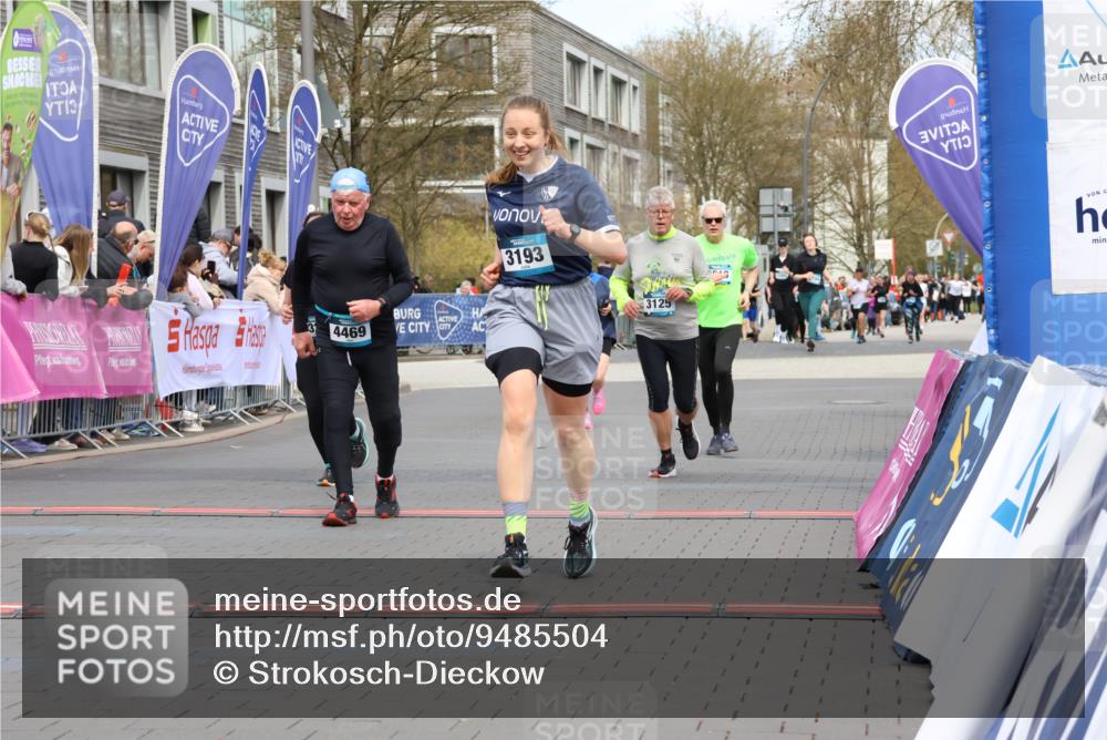 12.04.2026 - 45. Internationalen Wilhelmsburger Insellauf Strokosch-Dieckow http://msf.ph/oto/9485504 12.04.2026 13:19:56 Ziel 4594, 4984, 3927, 3193, 4469, 5327, 3125, 4518 meine-sportfotos.de
