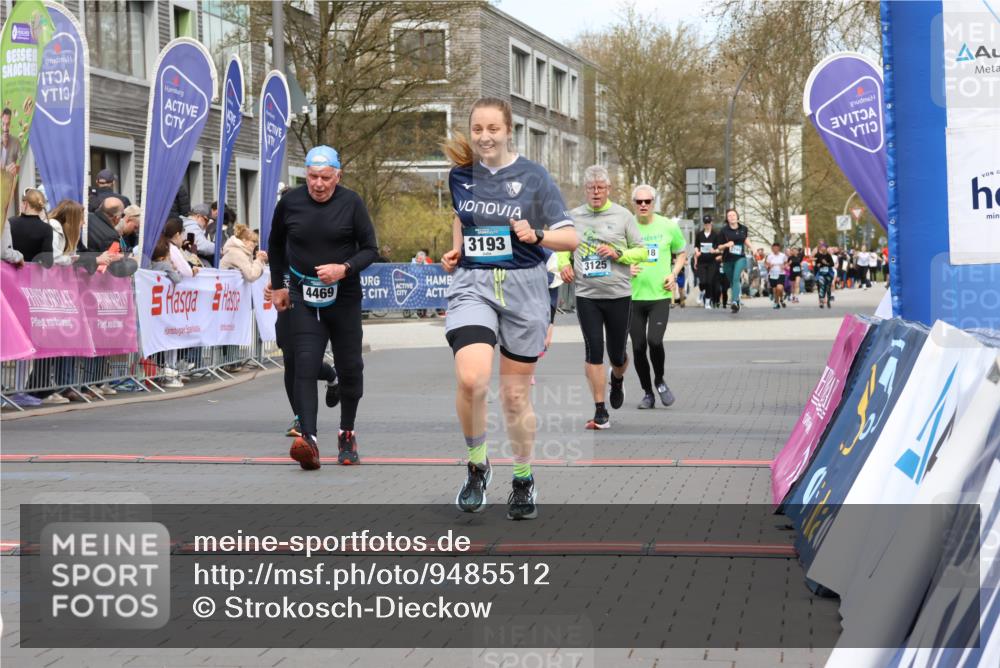 12.04.2026 - 45. Internationalen Wilhelmsburger Insellauf Strokosch-Dieckow http://msf.ph/oto/9485512 12.04.2026 13:19:56 Ziel 4594, 4984, 3927, 3193, 4469, 5327, 3125, 4518 meine-sportfotos.de