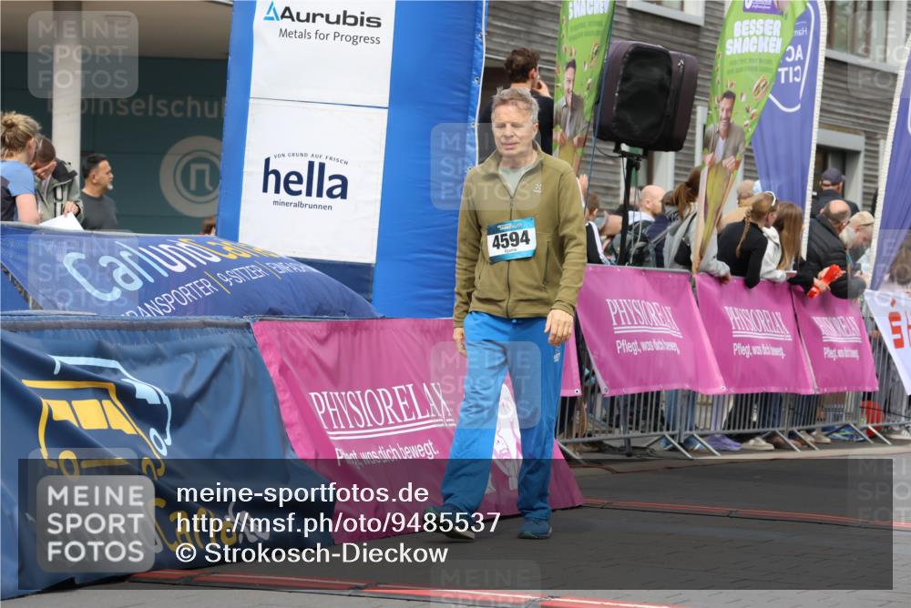 12.04.2026 - 45. Internationalen Wilhelmsburger Insellauf Strokosch-Dieckow http://msf.ph/oto/9485537 12.04.2026 13:19:53 Ziel 5007, 4594, 4984, 3927, 3193, 4469 meine-sportfotos.de