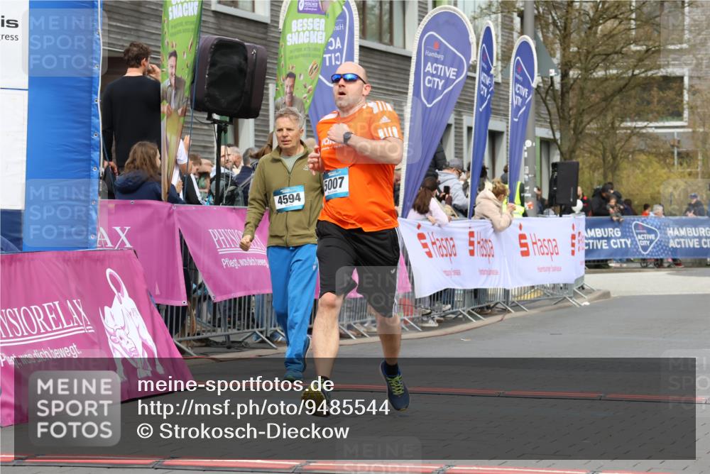 12.04.2026 - 45. Internationalen Wilhelmsburger Insellauf Strokosch-Dieckow http://msf.ph/oto/9485544 12.04.2026 13:19:51 Ziel 5007, 4594, 4984, 3927 meine-sportfotos.de