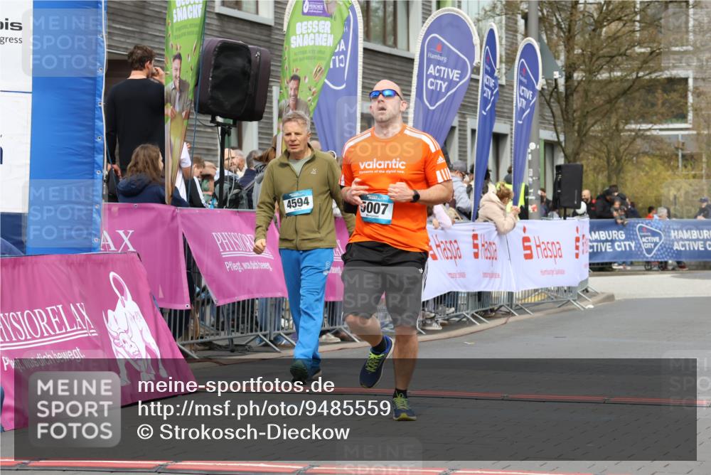 12.04.2026 - 45. Internationalen Wilhelmsburger Insellauf Strokosch-Dieckow http://msf.ph/oto/9485559 12.04.2026 13:19:51 Ziel 5007, 4594, 4984, 3927 meine-sportfotos.de