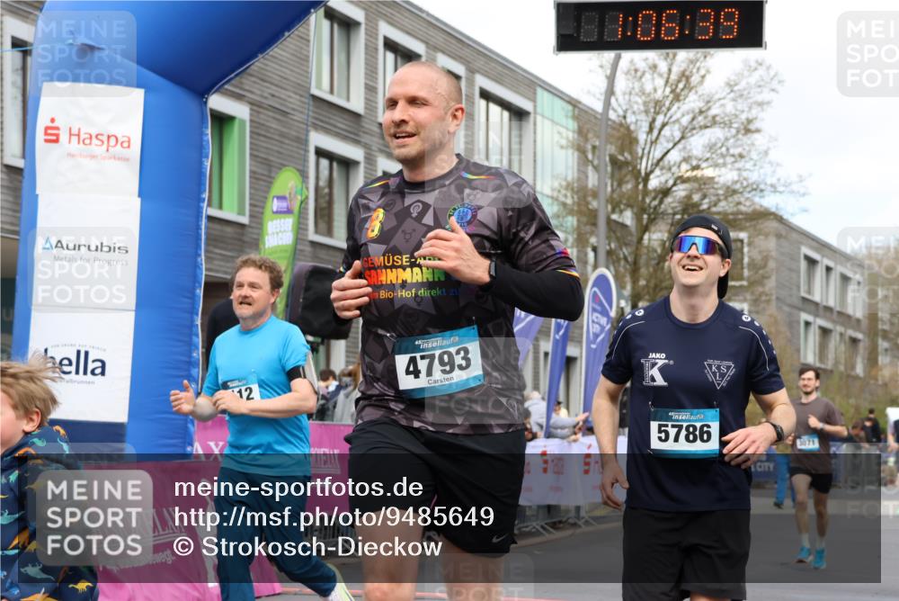12.04.2026 - 45. Internationalen Wilhelmsburger Insellauf Strokosch-Dieckow http://msf.ph/oto/9485649 12.04.2026 13:19:38 Ziel 5019, 4543, 4793, 5786, 4112, 3071 meine-sportfotos.de