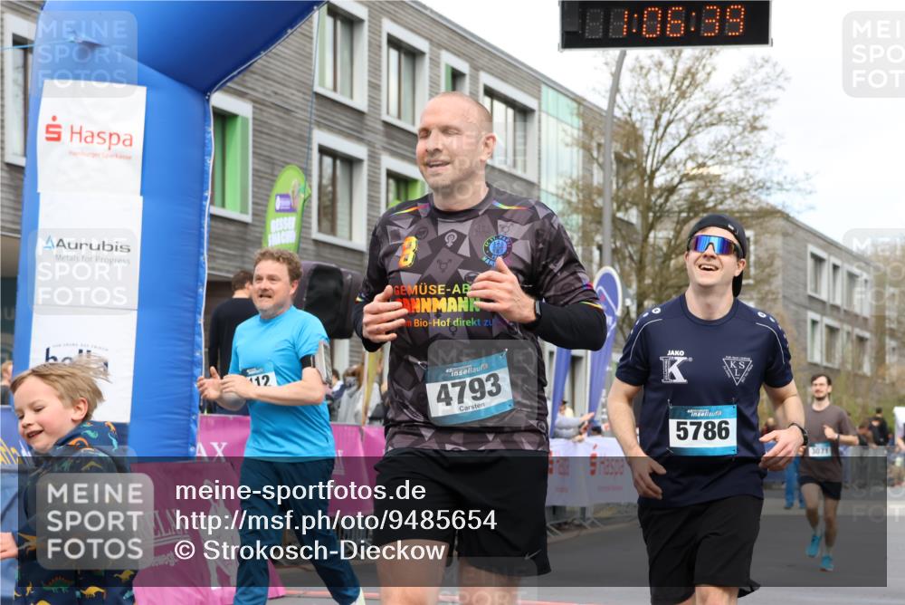 12.04.2026 - 45. Internationalen Wilhelmsburger Insellauf Strokosch-Dieckow http://msf.ph/oto/9485654 12.04.2026 13:19:38 Ziel 5019, 4543, 4793, 5786, 4112, 3071 meine-sportfotos.de