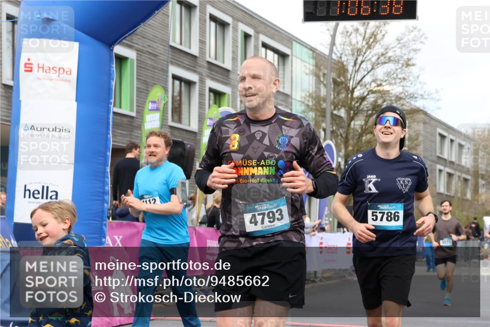 12.04.2026 - 45. Internationalen Wilhelmsburger Insellauf Strokosch-Dieckow http://msf.ph/oto/9485662 12.04.2026 13:19:38 Ziel 5019, 4543, 4793, 5786, 4112, 3071 meine-sportfotos.de