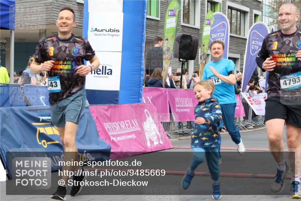 12.04.2026 - 45. Internationalen Wilhelmsburger Insellauf Strokosch-Dieckow http://msf.ph/oto/9485669 12.04.2026 13:19:37 Ziel 5019, 4543, 4793, 5786, 4112, 3071 meine-sportfotos.de