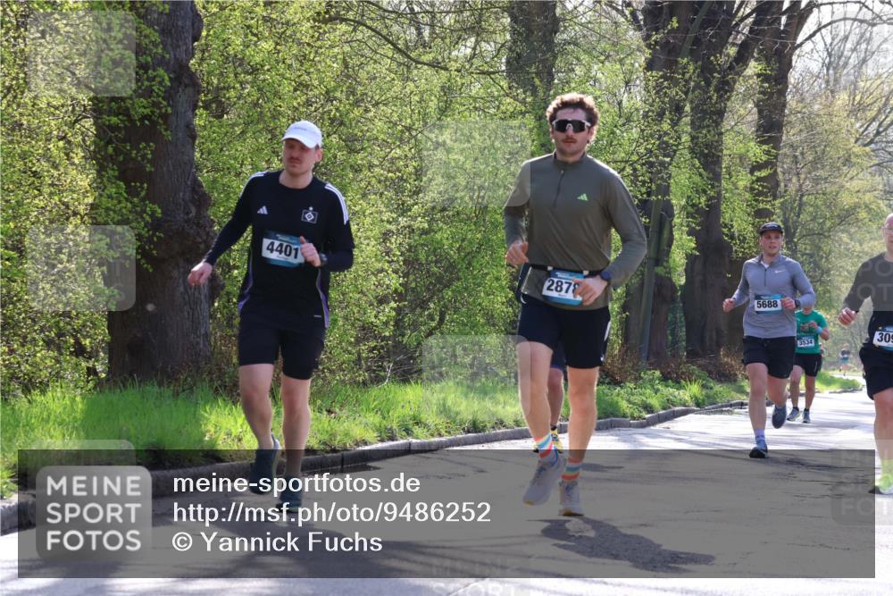 12.04.2026 - 45. Internationalen Wilhelmsburger Insellauf Yannick Fuchs http://msf.ph/oto/9486252 12.04.2026 10:30:01 Laufen 4401, 2878, 5688, 3534, 309 meine-sportfotos.de