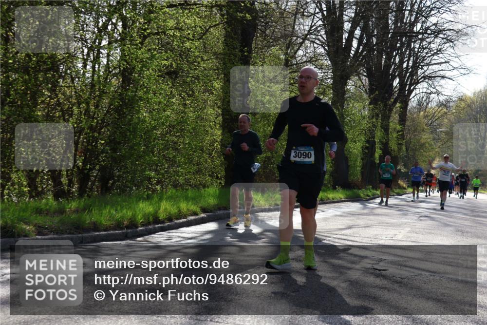 12.04.2026 - 45. Internationalen Wilhelmsburger Insellauf Yannick Fuchs http://msf.ph/oto/9486292 12.04.2026 10:30:04 Laufen 3090, 3534 meine-sportfotos.de