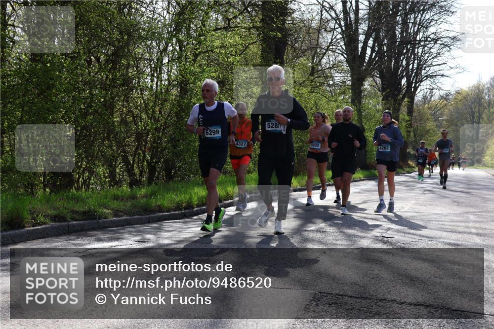 12.04.2026 - 45. Internationalen Wilhelmsburger Insellauf Yannick Fuchs http://msf.ph/oto/9486520 12.04.2026 10:30:28 Laufen 5299, 4327, 528, 5832, 4262 meine-sportfotos.de
