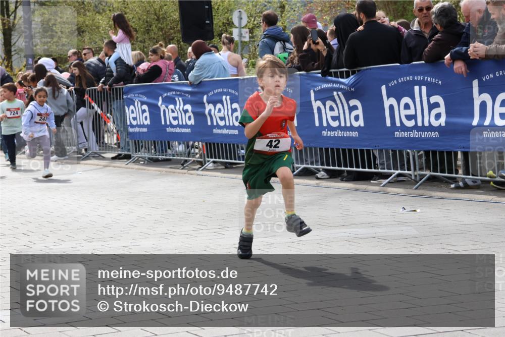 12.04.2026 - 45. Internationalen Wilhelmsburger Insellauf Strokosch-Dieckow http://msf.ph/oto/9487742 12.04.2026 14:10:27 Ziel 633, 963, 1513, 909, 708, 615, 184, 187, 42, 706, 246, 243, 717, 724, 929, 722, 239, 704 meine-sportfotos.de
