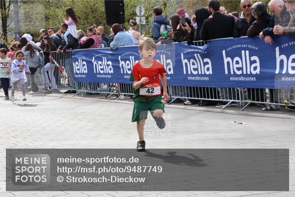 12.04.2026 - 45. Internationalen Wilhelmsburger Insellauf Strokosch-Dieckow http://msf.ph/oto/9487749 12.04.2026 14:10:27 Ziel 633, 963, 1513, 909, 708, 615, 184, 187, 42, 706, 246, 243, 717, 724, 929, 722, 239, 704 meine-sportfotos.de