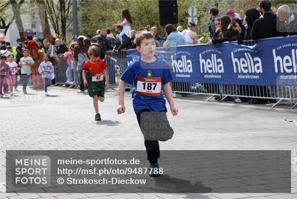 12.04.2026 - 45. Internationalen Wilhelmsburger Insellauf Strokosch-Dieckow http://msf.ph/oto/9487788 12.04.2026 14:10:26 Ziel 218, 203, 633, 963, 1513, 909, 708, 615, 184, 187, 42, 706, 246, 243, 717, 724, 929 meine-sportfotos.de