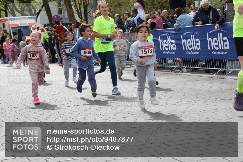 12.04.2026 - 45. Internationalen Wilhelmsburger Insellauf Strokosch-Dieckow http://msf.ph/oto/9487877 12.04.2026 14:10:23 Ziel 60, 746, 664, 218, 203, 633, 963, 1513, 909, 708, 615, 184, 187, 42, 706, 246 meine-sportfotos.de