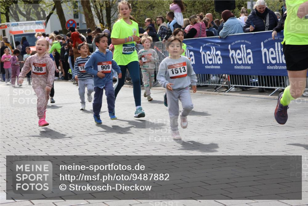 12.04.2026 - 45. Internationalen Wilhelmsburger Insellauf Strokosch-Dieckow http://msf.ph/oto/9487882 12.04.2026 14:10:23 Ziel 60, 746, 664, 218, 203, 633, 963, 1513, 909, 708, 615, 184, 187, 42, 706, 246 meine-sportfotos.de