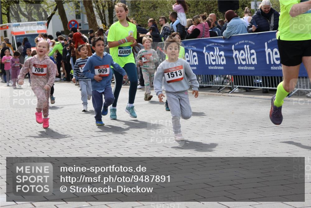 12.04.2026 - 45. Internationalen Wilhelmsburger Insellauf Strokosch-Dieckow http://msf.ph/oto/9487891 12.04.2026 14:10:22 Ziel 60, 746, 664, 218, 203, 633, 963, 1513, 909, 708, 615, 184, 187 meine-sportfotos.de