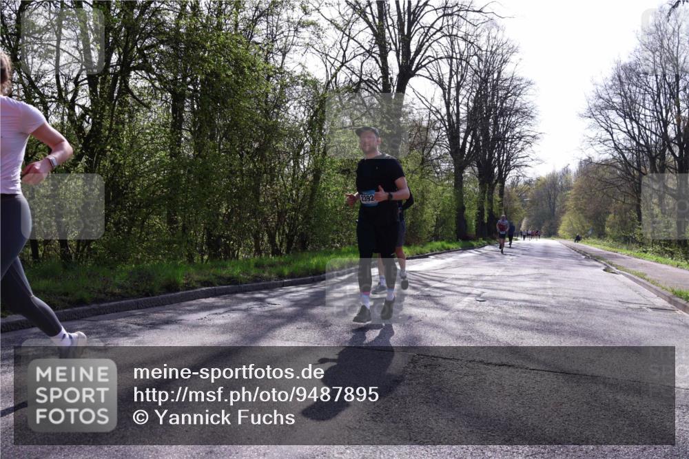 12.04.2026 - 45. Internationalen Wilhelmsburger Insellauf Yannick Fuchs http://msf.ph/oto/9487895 12.04.2026 10:38:37 Laufen 2392 meine-sportfotos.de