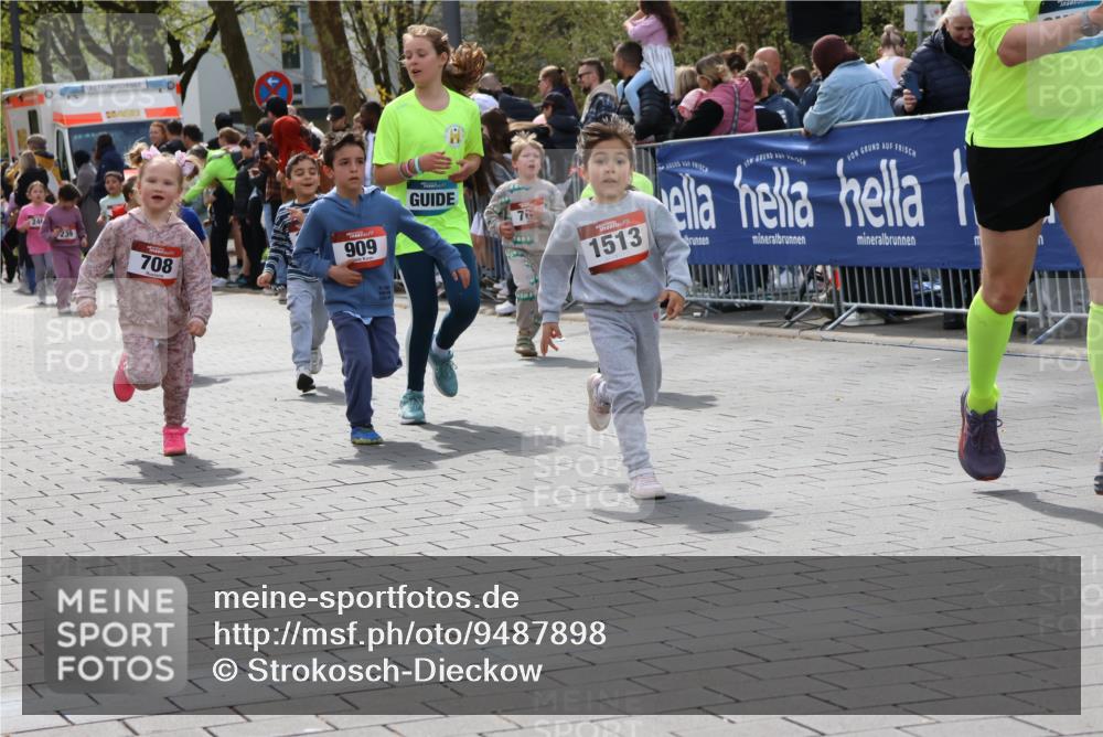 12.04.2026 - 45. Internationalen Wilhelmsburger Insellauf Strokosch-Dieckow http://msf.ph/oto/9487898 12.04.2026 14:10:22 Ziel 60, 746, 664, 218, 203, 633, 963, 1513, 909, 708, 615, 184, 187 meine-sportfotos.de