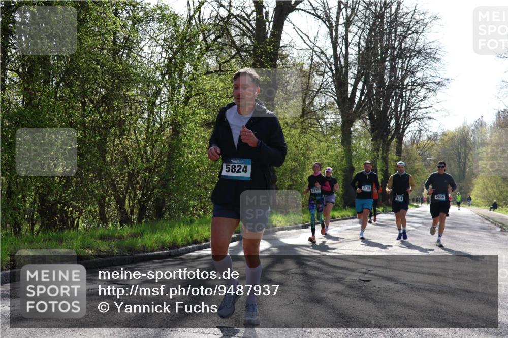 12.04.2026 - 45. Internationalen Wilhelmsburger Insellauf Yannick Fuchs http://msf.ph/oto/9487937 12.04.2026 10:33:01 Laufen 5824, 2102, 2813, 2656, 104 meine-sportfotos.de
