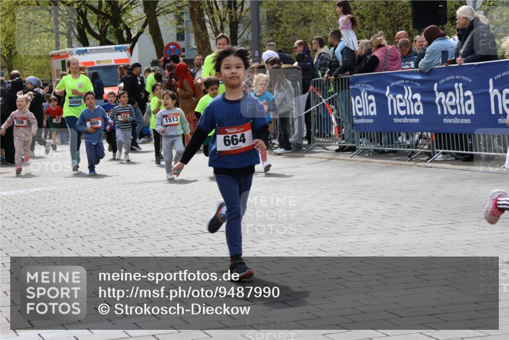 12.04.2026 - 45. Internationalen Wilhelmsburger Insellauf Strokosch-Dieckow http://msf.ph/oto/9487990 12.04.2026 14:10:19 Ziel 205, 153, 48, 86, 132, 417, 60, 746, 664, 218, 203, 633, 963, 1513, 909 meine-sportfotos.de