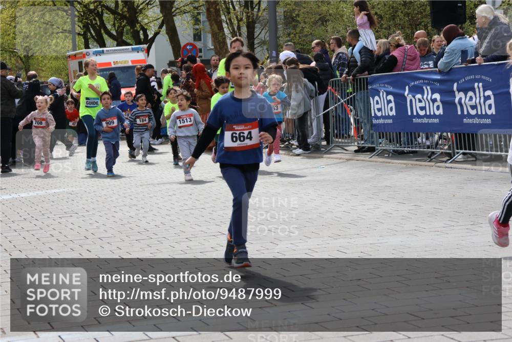 12.04.2026 - 45. Internationalen Wilhelmsburger Insellauf Strokosch-Dieckow http://msf.ph/oto/9487999 12.04.2026 14:10:19 Ziel 205, 153, 48, 86, 132, 417, 60, 746, 664, 218, 203, 633, 963, 1513, 909 meine-sportfotos.de