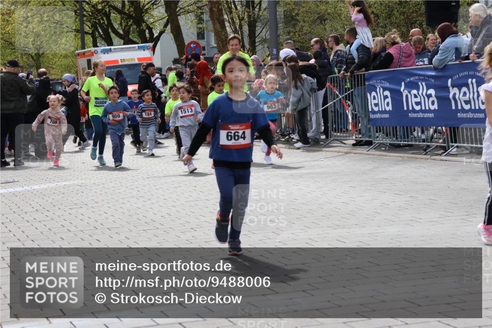 12.04.2026 - 45. Internationalen Wilhelmsburger Insellauf Strokosch-Dieckow http://msf.ph/oto/9488006 12.04.2026 14:10:19 Ziel 205, 153, 48, 86, 132, 417, 60, 746, 664, 218, 203, 633, 963, 1513, 909 meine-sportfotos.de