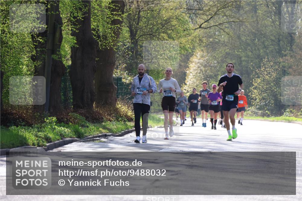 12.04.2026 - 45. Internationalen Wilhelmsburger Insellauf Yannick Fuchs http://msf.ph/oto/9488032 12.04.2026 10:38:51 Laufen 399, 3329, 1935, 3608, 4929, 3459, 5671 meine-sportfotos.de