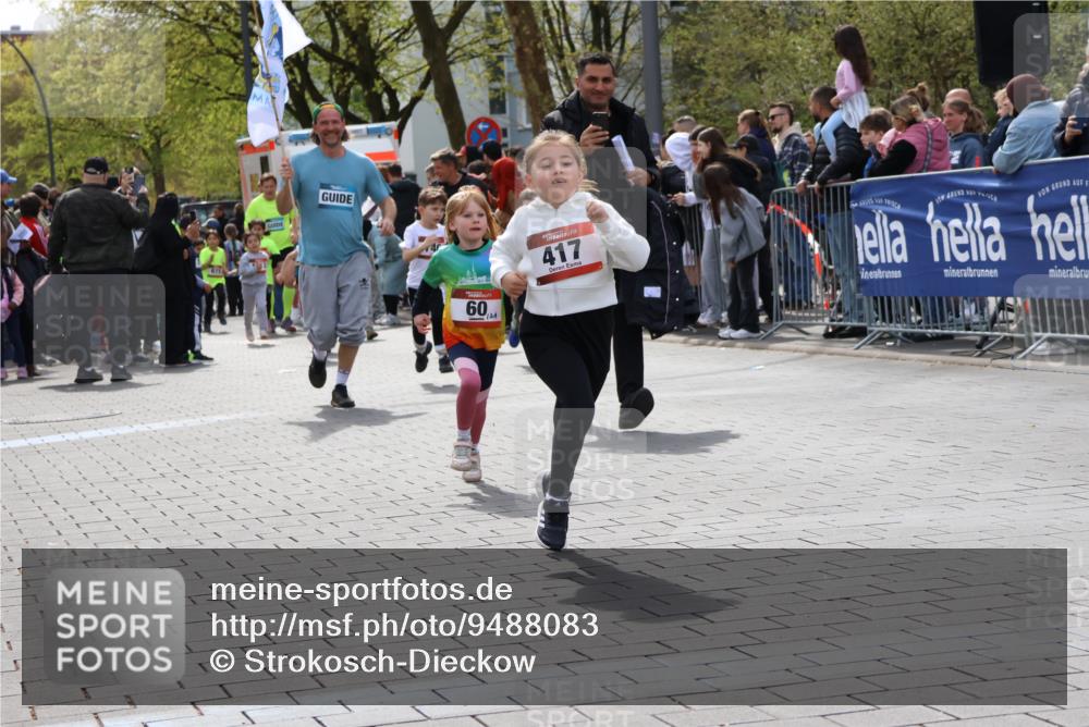 12.04.2026 - 45. Internationalen Wilhelmsburger Insellauf Strokosch-Dieckow http://msf.ph/oto/9488083 12.04.2026 14:10:14 Ziel 946, 738, 201, 189, 269, 1524, 961, 938, 198, 932, 639, 205, 153, 48, 86, 132, 417, 60, 746, 664, 218, 203 meine-sportfotos.de