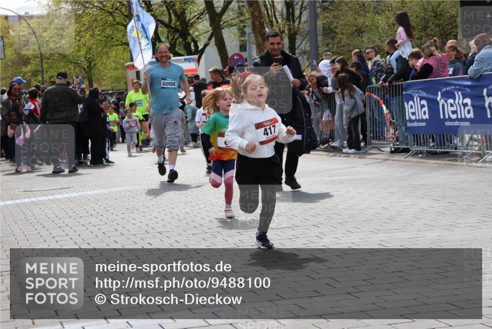 12.04.2026 - 45. Internationalen Wilhelmsburger Insellauf Strokosch-Dieckow http://msf.ph/oto/9488100 12.04.2026 14:10:14 Ziel 946, 738, 201, 189, 269, 1524, 961, 938, 198, 932, 639, 205, 153, 48, 86, 132, 417, 60, 746, 664, 218, 203 meine-sportfotos.de